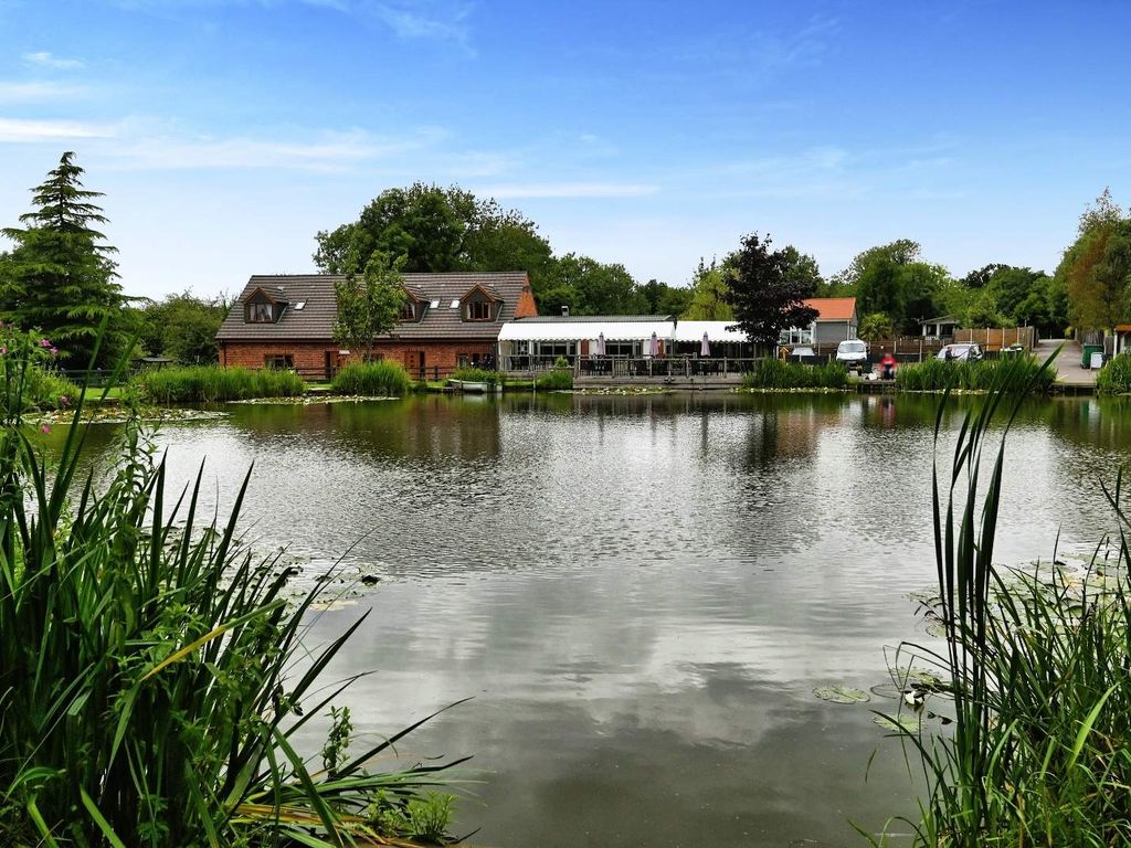 Commercial property for sale in Swadlincote, England, United Kingdom DE12, £2,200,000