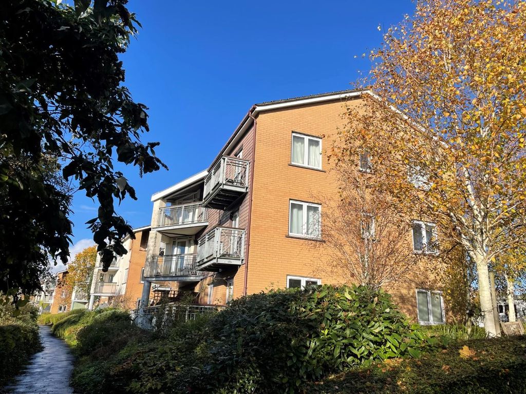 1 bed flat for sale in Grangemoor Court, Cardiff CF11, £147,500