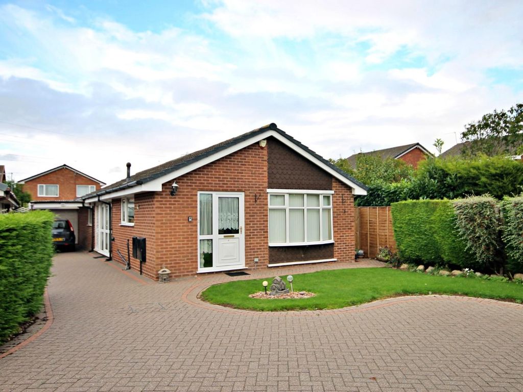 2 bed detached bungalow for sale in The Hawthorns, Tamworth, Staffordshire B78, £285,000