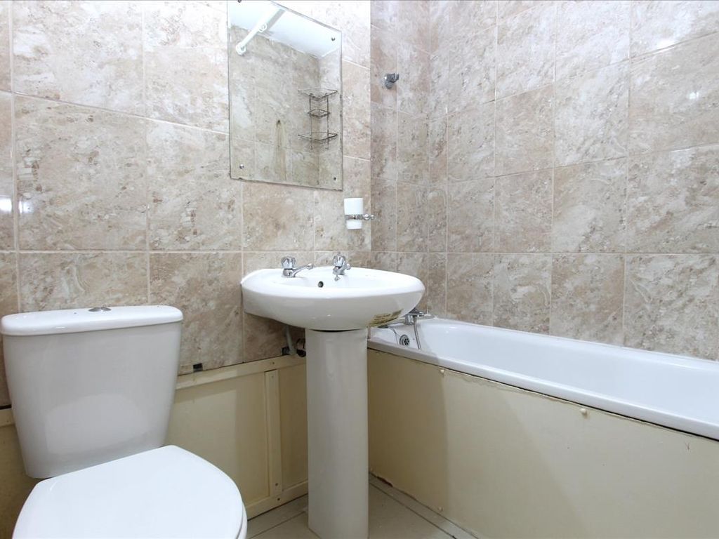1 bed flat for sale in Beamish Road, London N9, £234,995