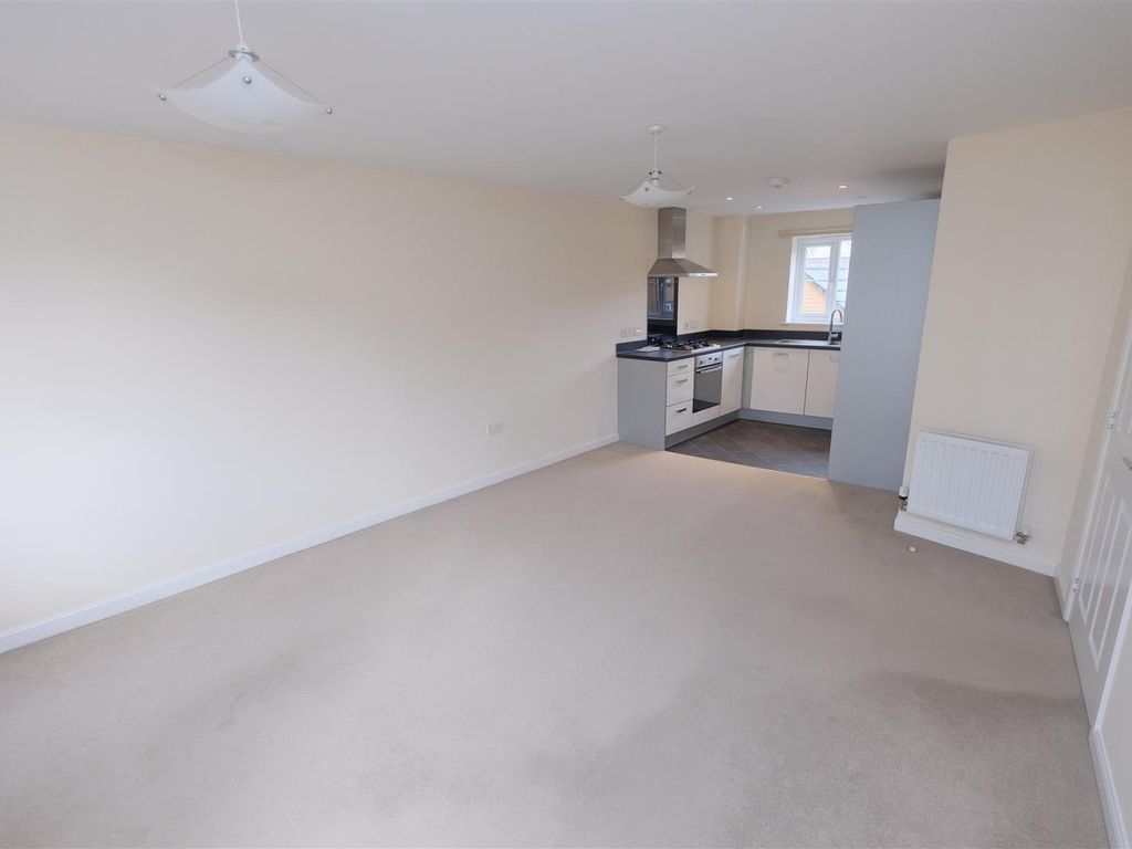 2 bed flat for sale in St. Lucia Crescent, Bristol BS7, £185,000