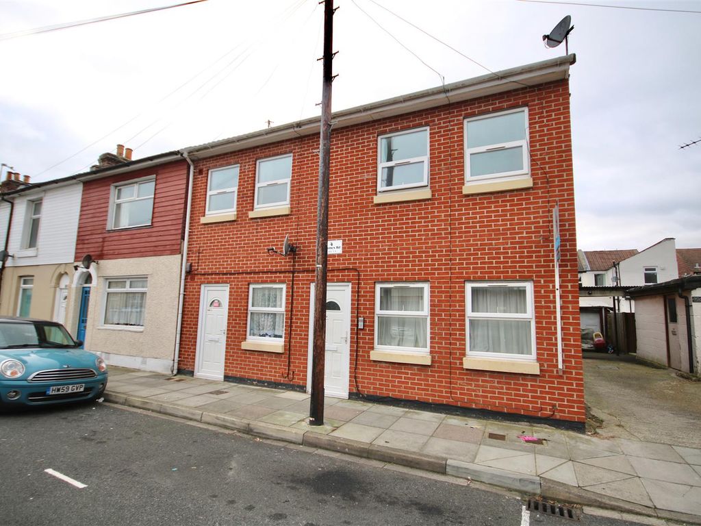 2 bed flat for sale in Adames Road, Portsmouth PO1, £145,000