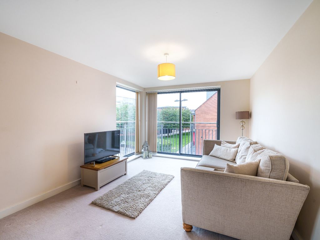 2 bed flat for sale in Basin Road, Worcester WR5, £220,000