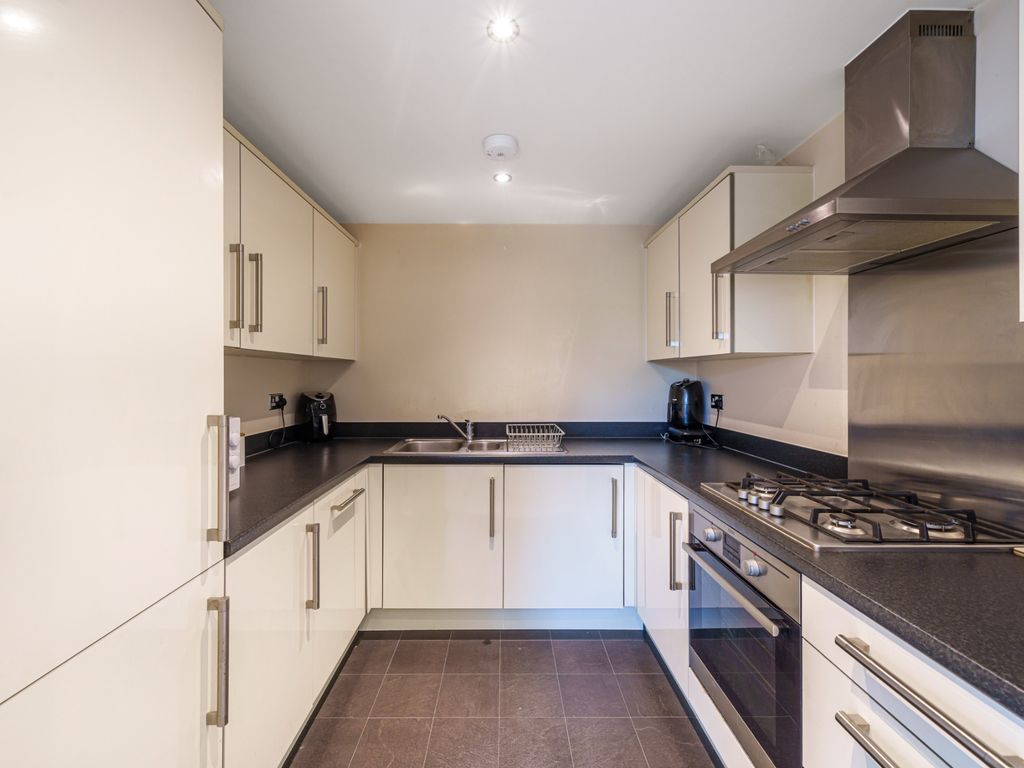 2 bed flat for sale in Basin Road, Worcester WR5, £220,000