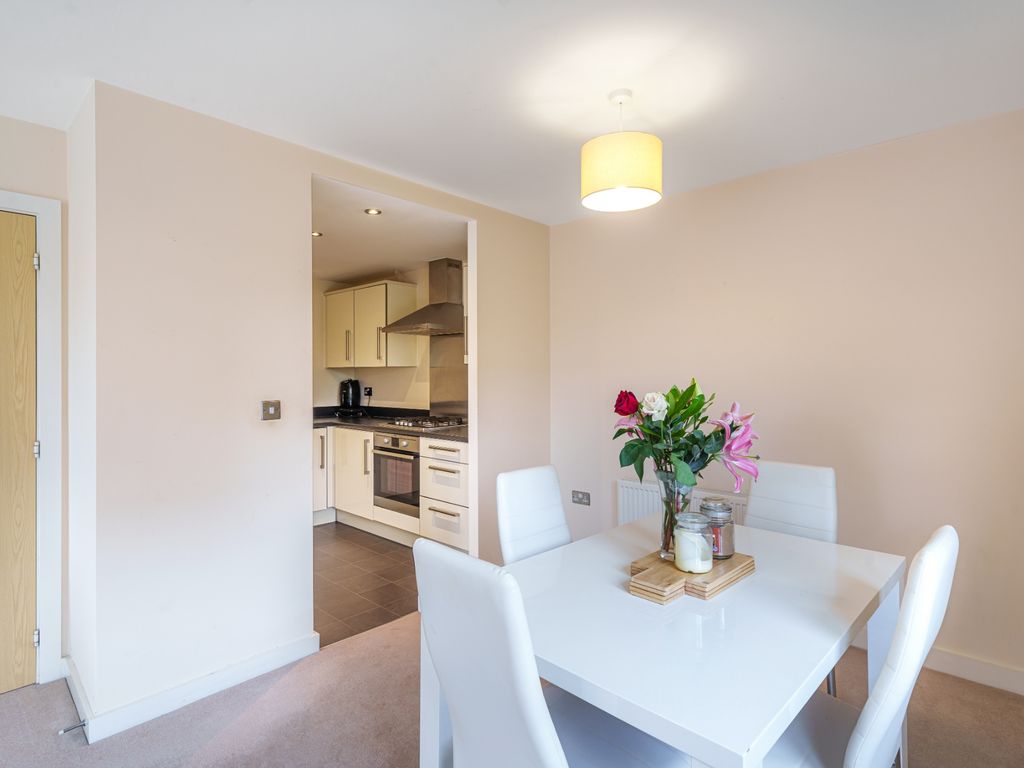 2 bed flat for sale in Basin Road, Worcester WR5, £220,000