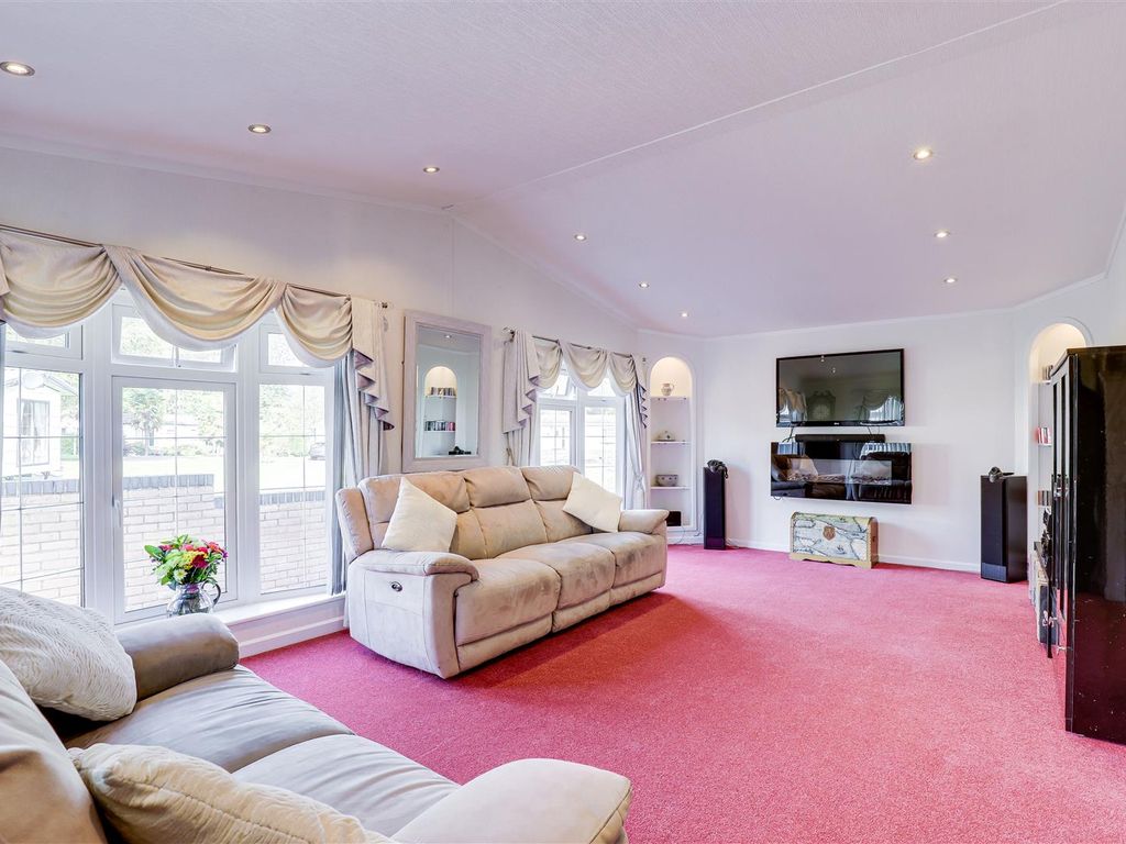 2 bed mobile/park home for sale in Langar Woods, Park Home Estate, Harby Lane, Langar, Nottinghamshire NG13, £170,000
