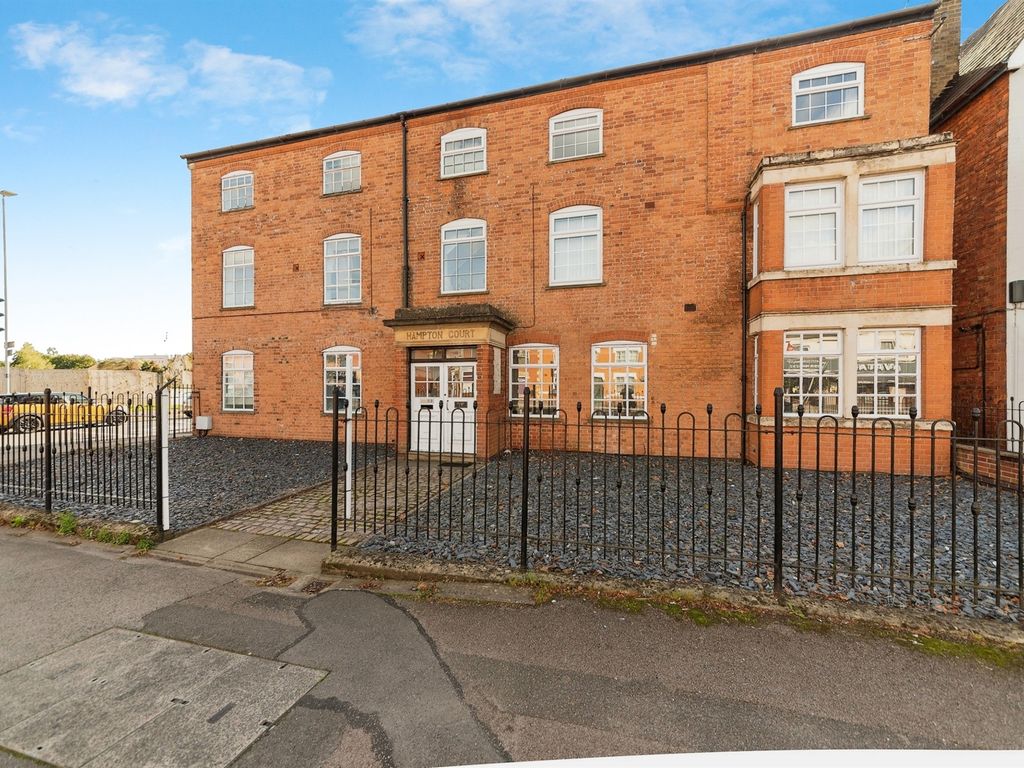 1 bed flat for sale in St. Marys Road, Market Harborough LE16, £95,000