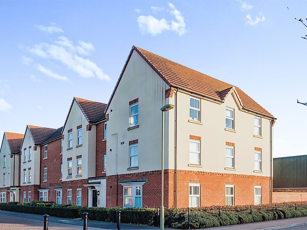 2 bed flat for sale in Smith Court, Wallingford OX10, £240,000