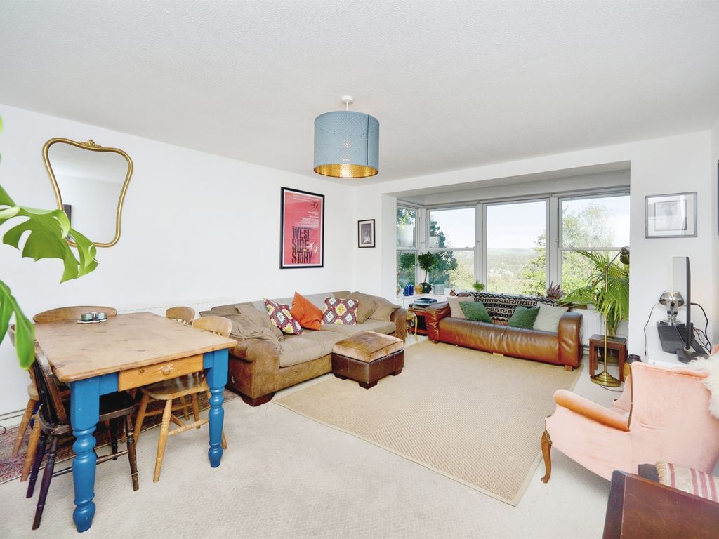 2 bed flat for sale in Highcroft Villas, Brighton BN1, £325,000