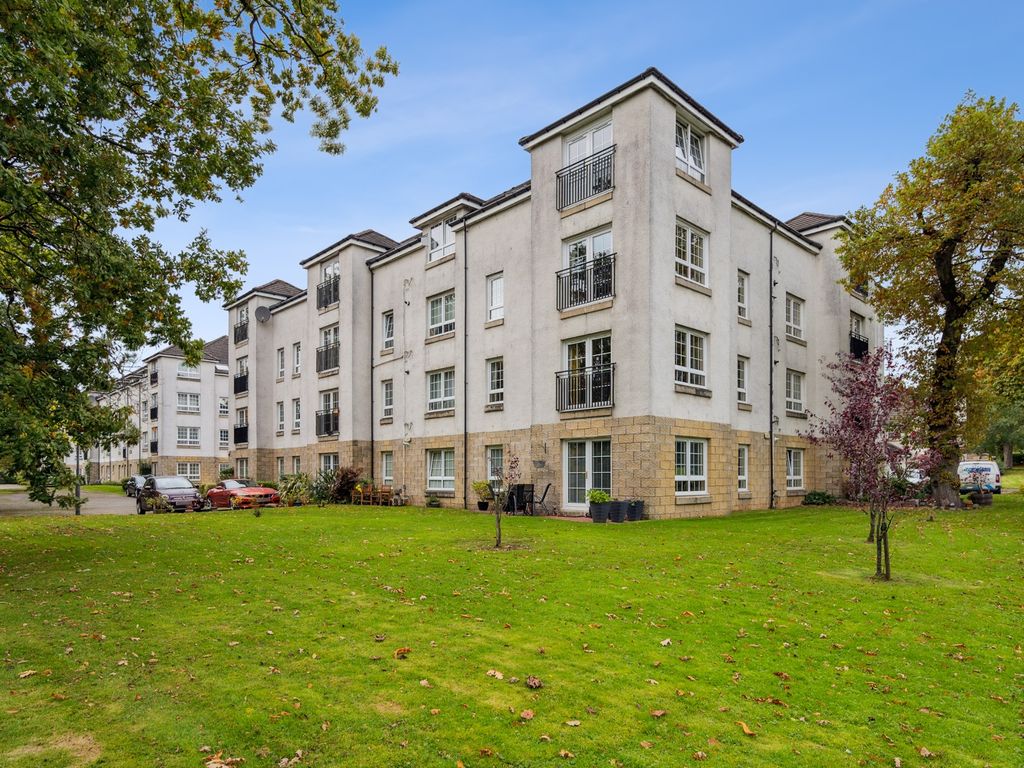 2 bed flat for sale in Braid Avenue, Cardross, Argyll & Bute G82, £173,000
