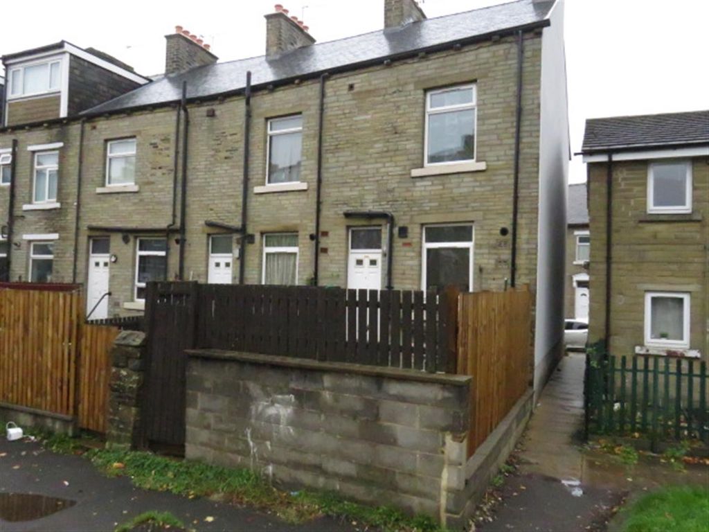 3 bed end terrace house for sale in Boynton Street, Bradford BD5, £68,000
