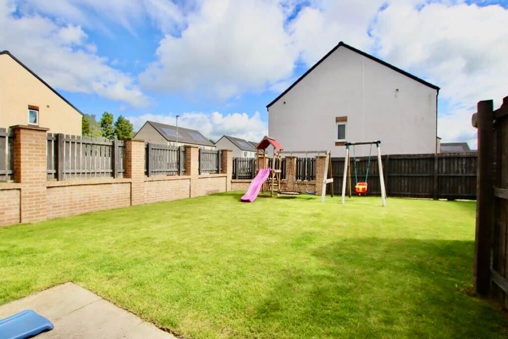 4 bed property for sale in Gartmill Crescent, Moodiesburn, Glasgow G69, £265,000
