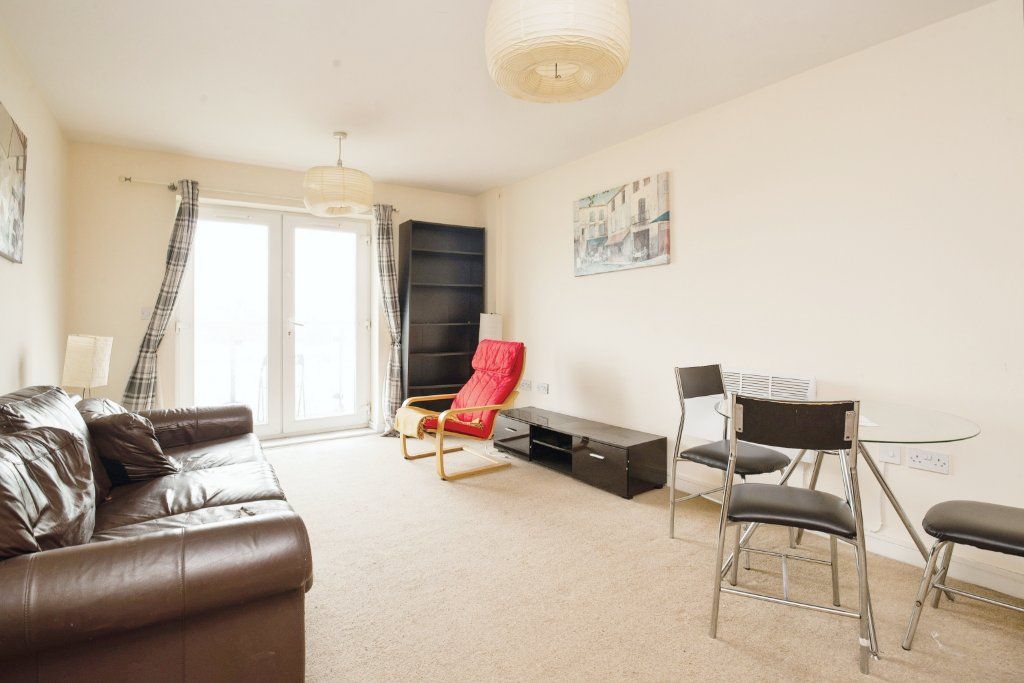 2 bed flat for sale in Overstone Court, Cardiff Bay, Cardiff CF10, £135,000