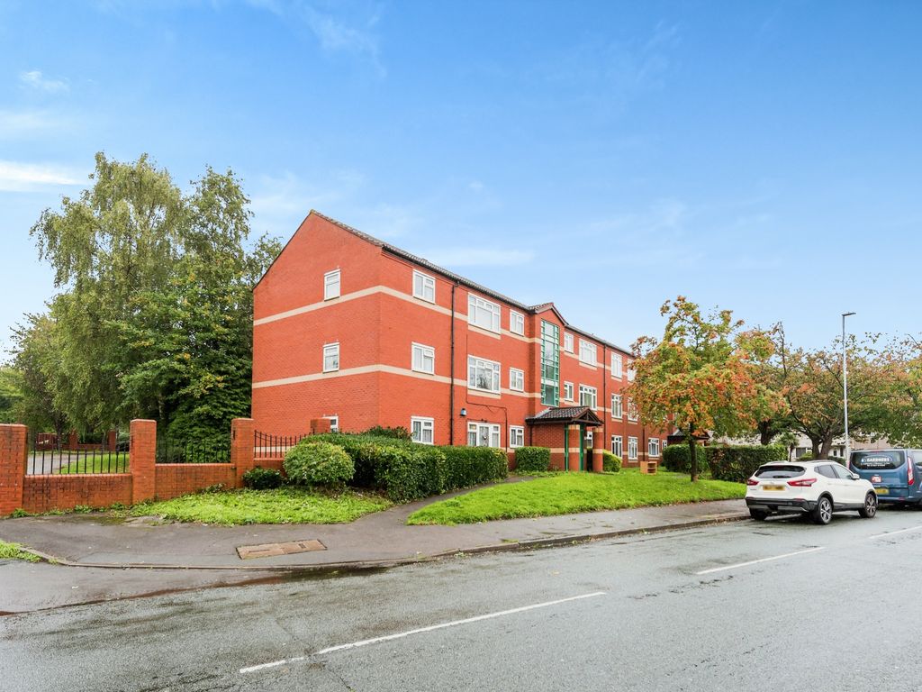 2 bed flat for sale in Masefield Drive, Tamworth, Staffordshire B79, £105,000