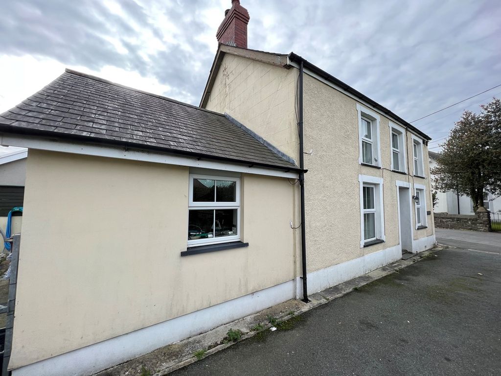 3 bed detached house for sale in Llwyncelyn, Aberaeron, Ceredigion SA46, £299,950