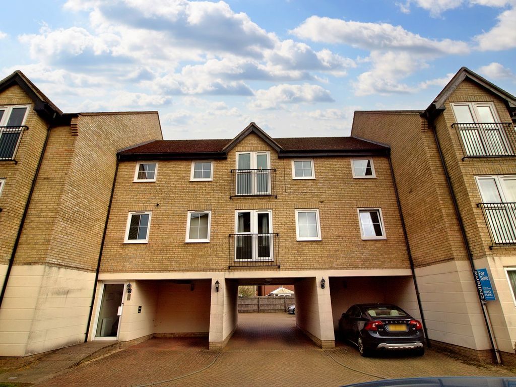 2 bed flat for sale in Spindle Drive, Thetford IP24, £140,000