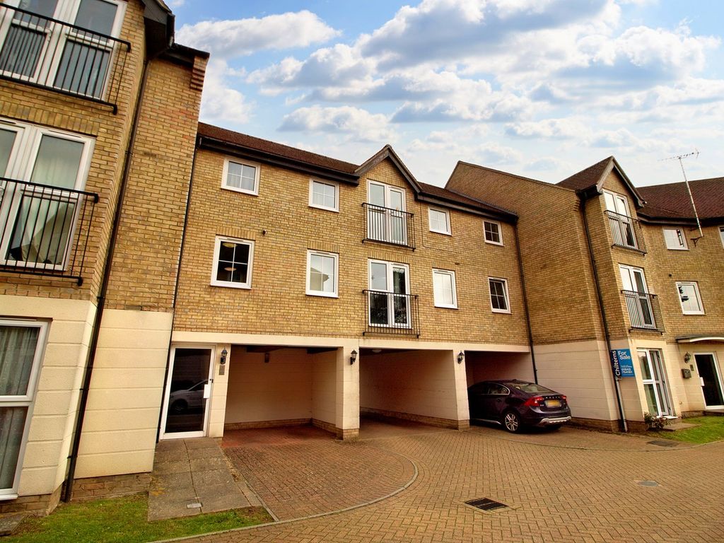 2 bed flat for sale in Spindle Drive, Thetford IP24, £140,000