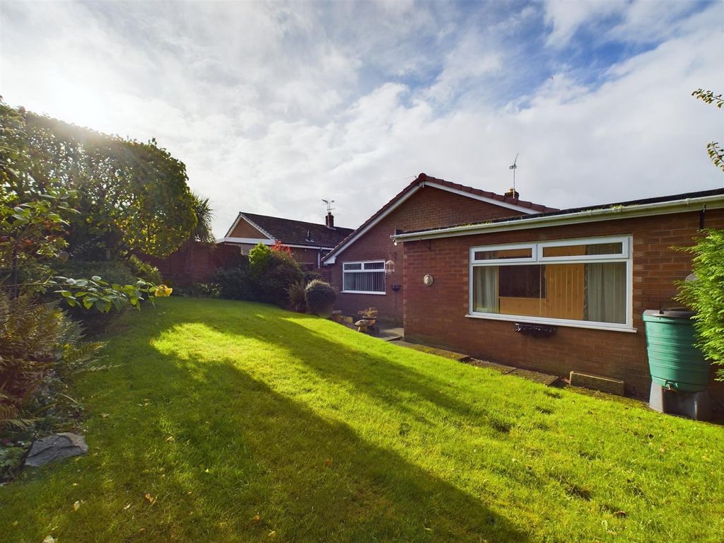 3 bed detached bungalow for sale in Ffordd Cynan, Wrexham LL12, £220,000