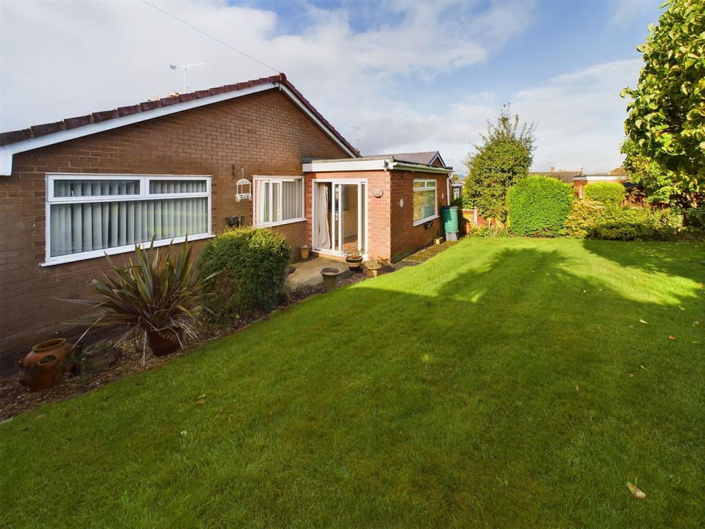 3 bed detached bungalow for sale in Ffordd Cynan, Wrexham LL12, £220,000