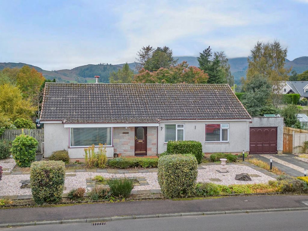 3 bed bungalow for sale in Langside Drive, Crieff PH6, £265,000