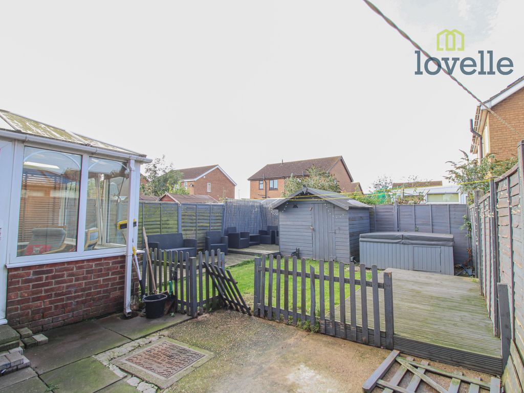 3 bed semi-detached house for sale in Ferndown Drive, Immingham DN40, £159,950