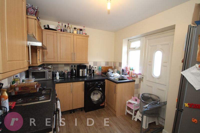 4 bed flat for sale in Heywood Road, Castleton, Rochdale OL11, £190,000