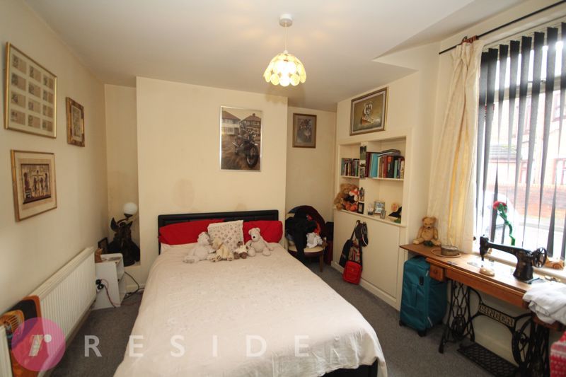 4 bed flat for sale in Heywood Road, Castleton, Rochdale OL11, £190,000
