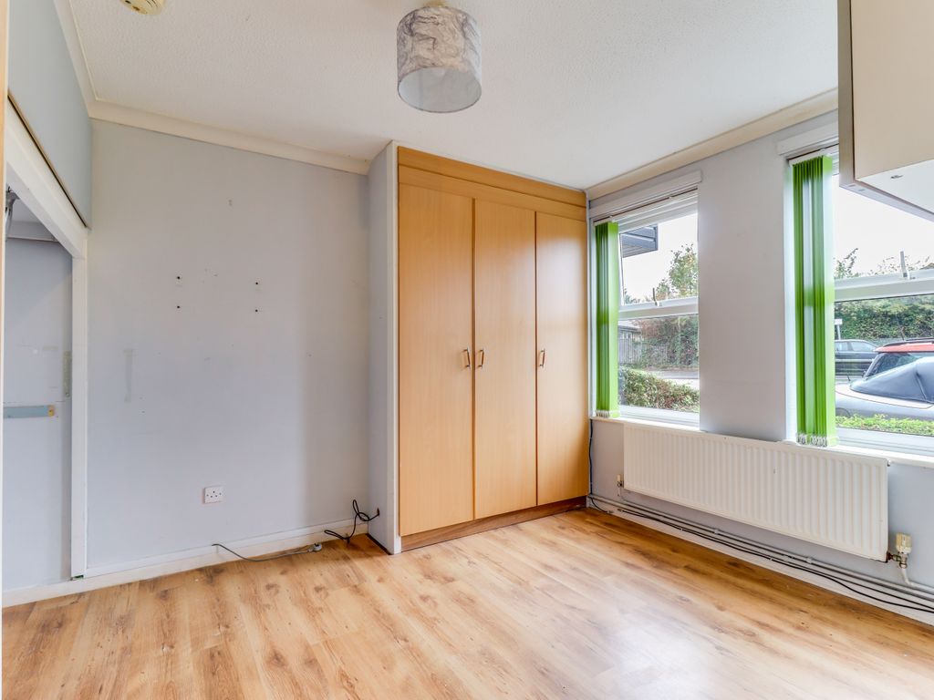 1 bed flat for sale in Hart Road, Benfleet SS7, £185,000