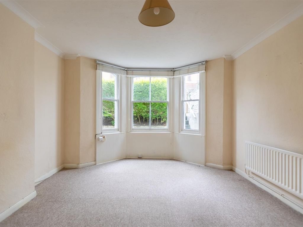 1 bed flat for sale in Gladstone Terrace, Brighton BN2, £150,000