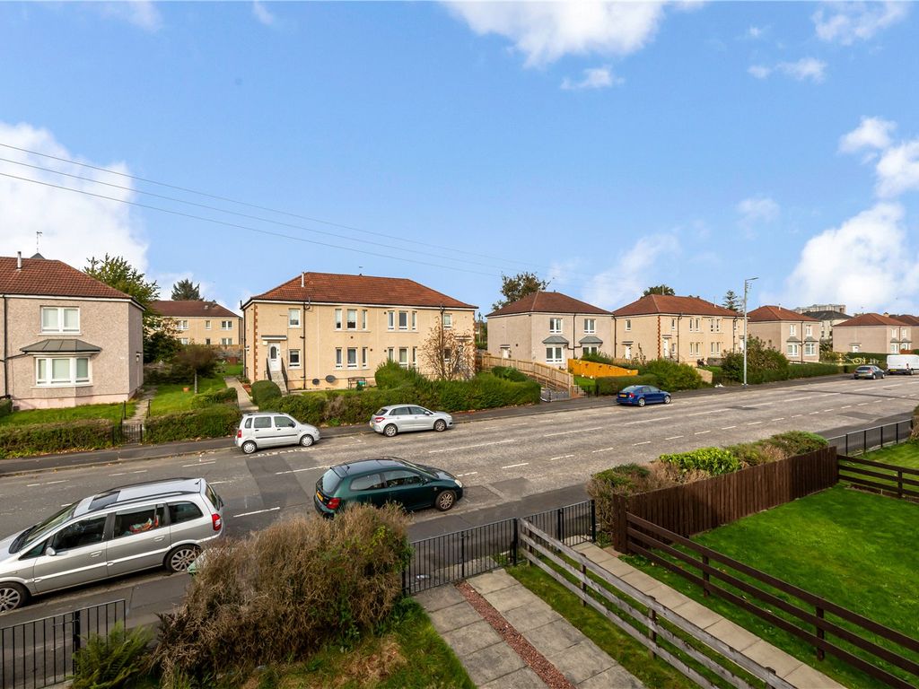 2 bed flat for sale in Carntyne Road, Glasgow G32, £85,000