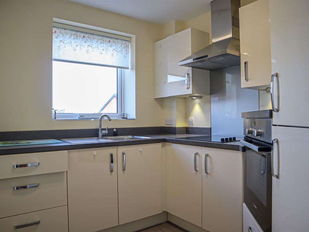 1 bed flat for sale in Lonsdale Park, Barleythorpe Road, Oakham LE15, £160,000