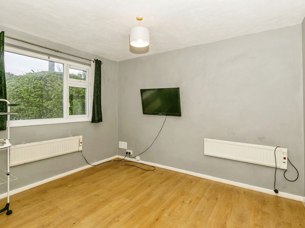 2 bed flat for sale in Charminster Road, Bournemouth BH8, £220,000