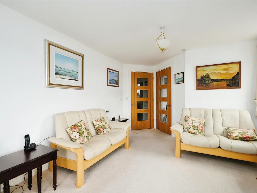 1 bed flat for sale in Weighbridge Court, 301 High Street, Chipping Ongar, Essex CM5, £250,000