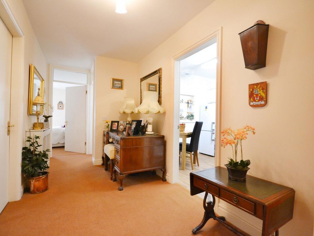 1 bed flat for sale in Brook View Court, Brook Lane, Alderley Edge SK9, £135,000
