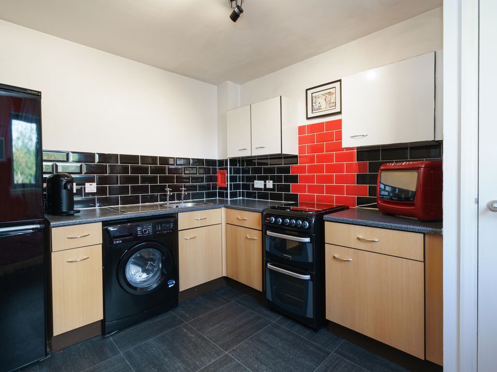2 bed flat for sale in Cairnfield Circle, Bucksburn, Aberdeen AB21, £95,000