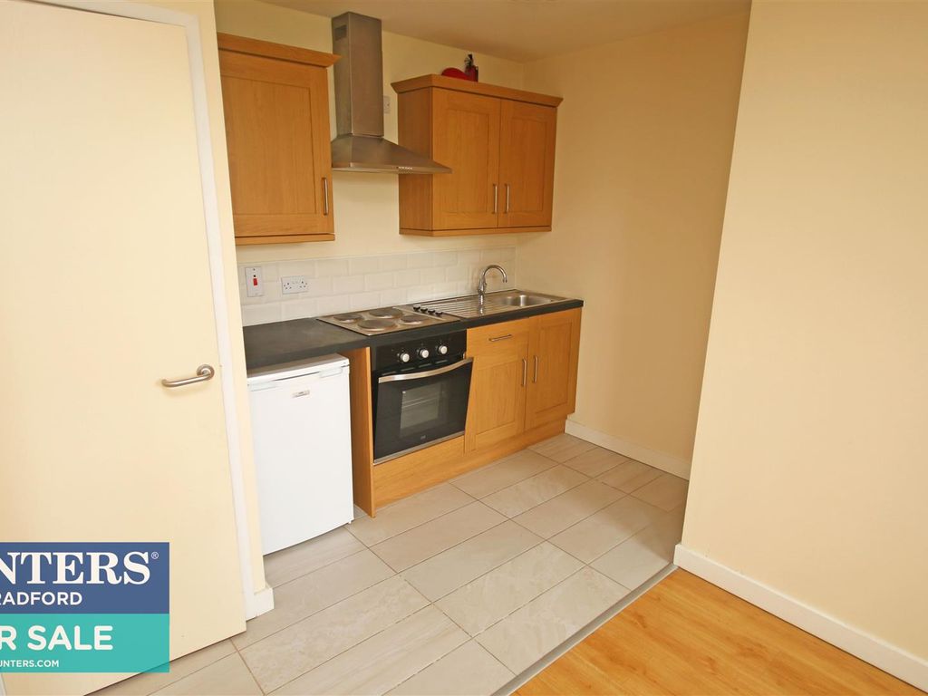1 bed flat for sale in Cheapside, Bradford BD1, £50,000