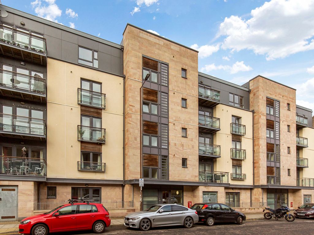 2 bed flat for sale in 22/3 Lochrin Place, Tollcross EH3, £325,000