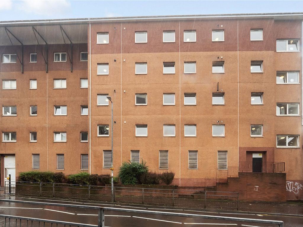 2 bed flat for sale in Greenhill Road, Rutherglen, Glasgow, South Lanarkshire G73, £65,000