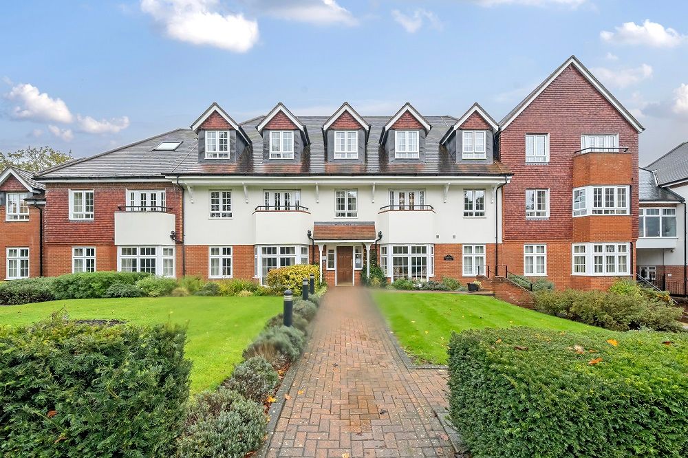 2 bed flat for sale in Harding Place, Wokingham RG40, £295,000