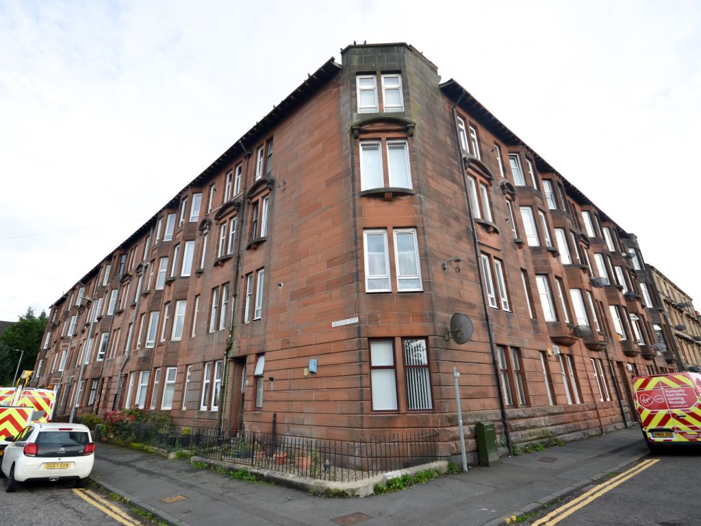 1 bed flat for sale in Anderson Drive, Renfrew PA4, £38,500