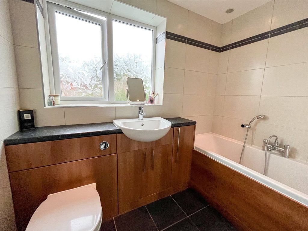 3 bed detached house for sale in Bowland Close, Ashton-Under-Lyne, Greater Manchester OL6, £290,000