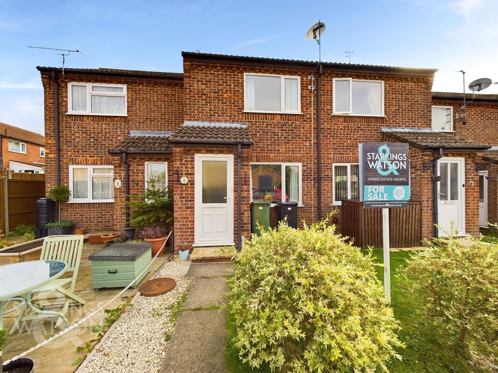 2 bed terraced house for sale in Constable Close, Diss IP22, £180,000