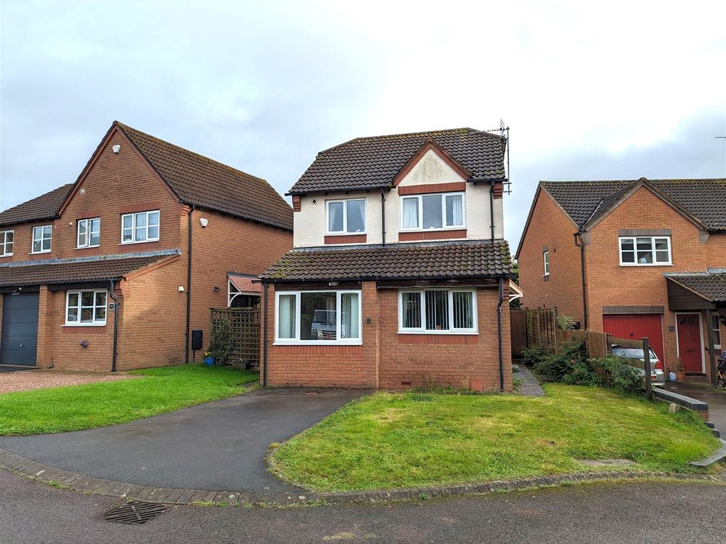 3 bed detached house for sale in Blenheim Drive, Newent GL18, £300,000