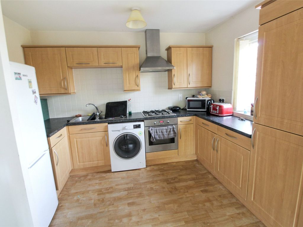 2 bed flat for sale in Blount Close, Crewe, Cheshire CW1, £85,000