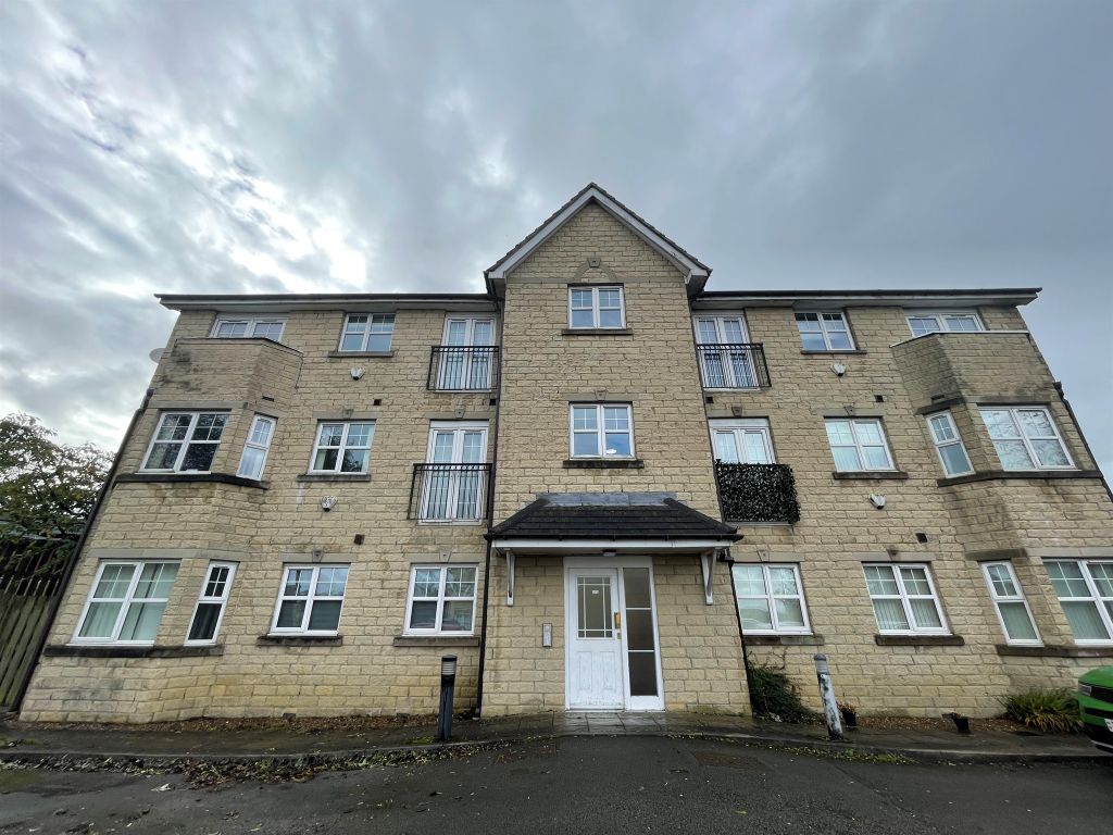 2 bed flat for sale in Trooper Lane, Southowram, Halifax HX3, £85,000