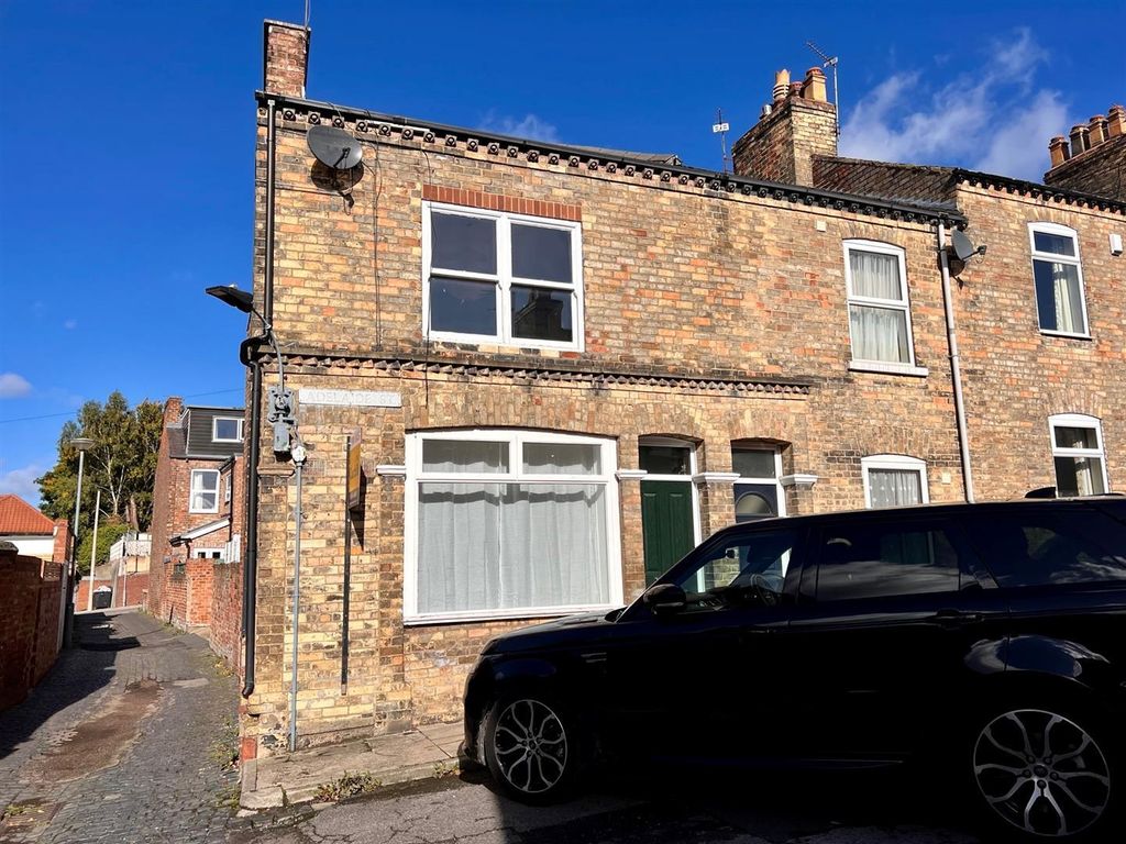 2 bed end terrace house for sale in Adelaide Street, York YO23, £295,000