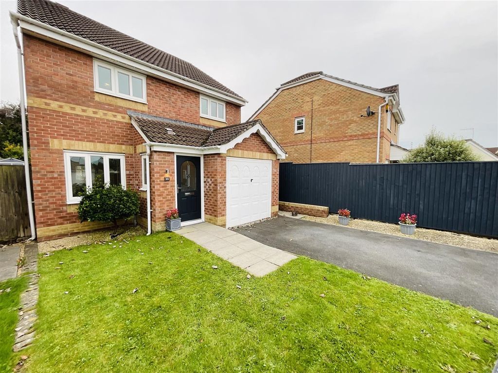 3 bed detached house for sale in Pant Bryn Isaf, Llwynhendy, Llanelli SA14, £265,000