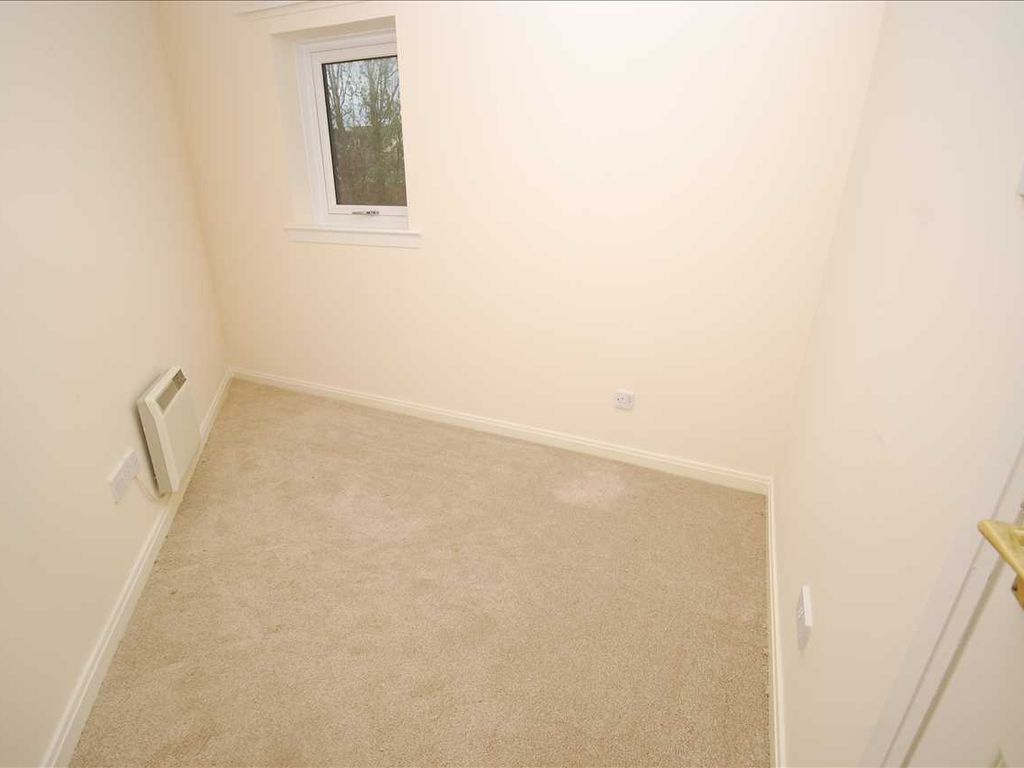 2 bed flat for sale in Medine Court, Beith KA15, £60,000