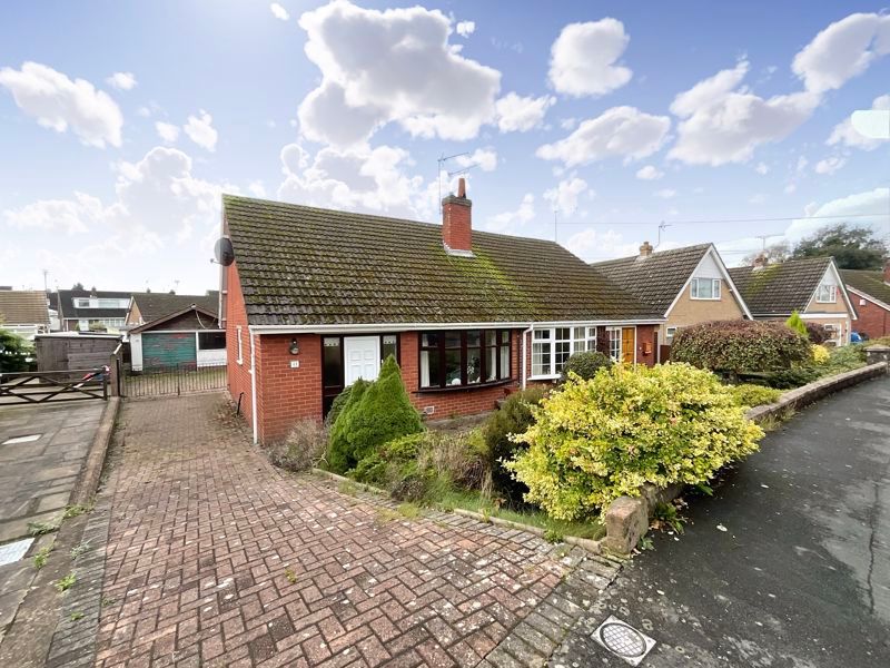 2 bed bungalow for sale in Earls Road, Shavington, Cheshire CW2, £175,000