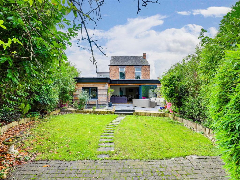 4 bed detached house for sale in Second Avenue, Carlton, Nottinghamshire NG4, £300,000